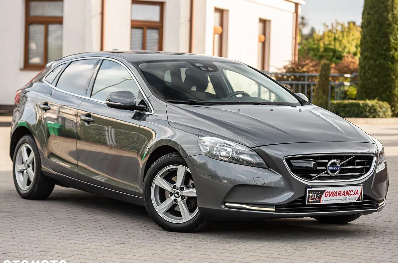 volvo v40 szczucin Volvo V40 cena 36900 przebieg: 233244, rok produkcji 2013 z Szczucin